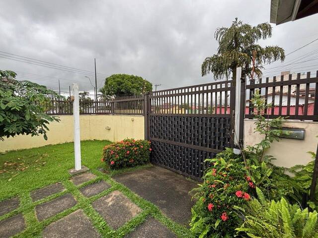 #221 - Casa para Venda em Caraguatatuba - SP