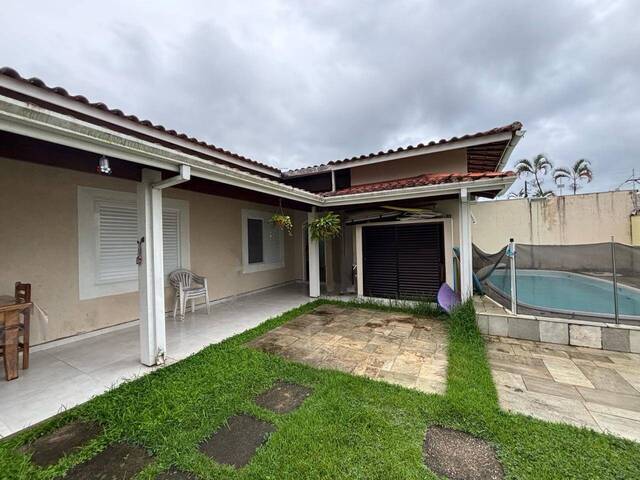#221 - Casa para Venda em Caraguatatuba - SP