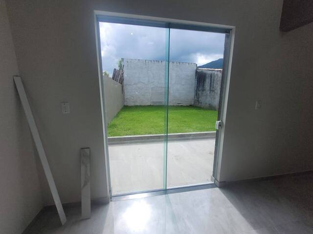 Casa para Venda em Caraguatatuba - 3